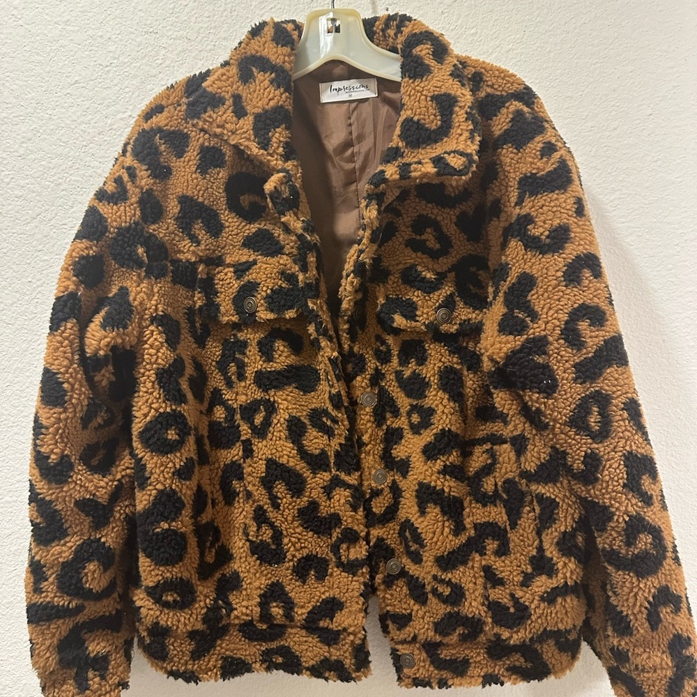 Leopard fuzzy coat